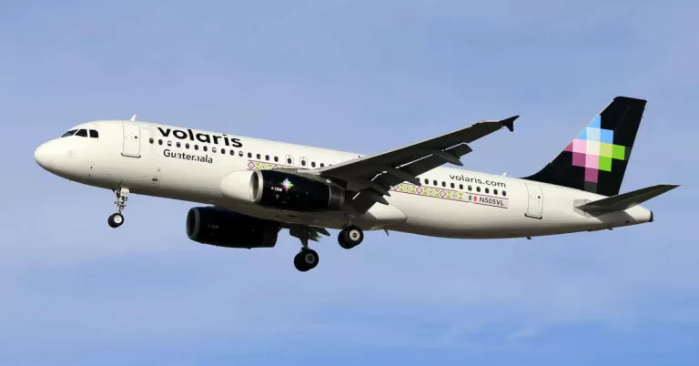 Volaris plane flying